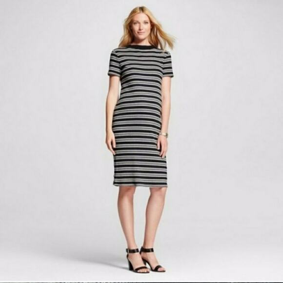 Maternity Dress - Picture 1 of 4